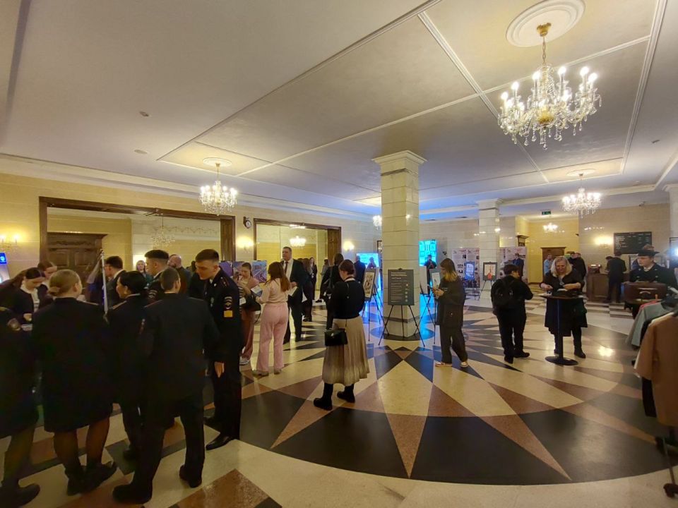 До официального открытия Городского гражданского форума осталось чуть меньше часа!