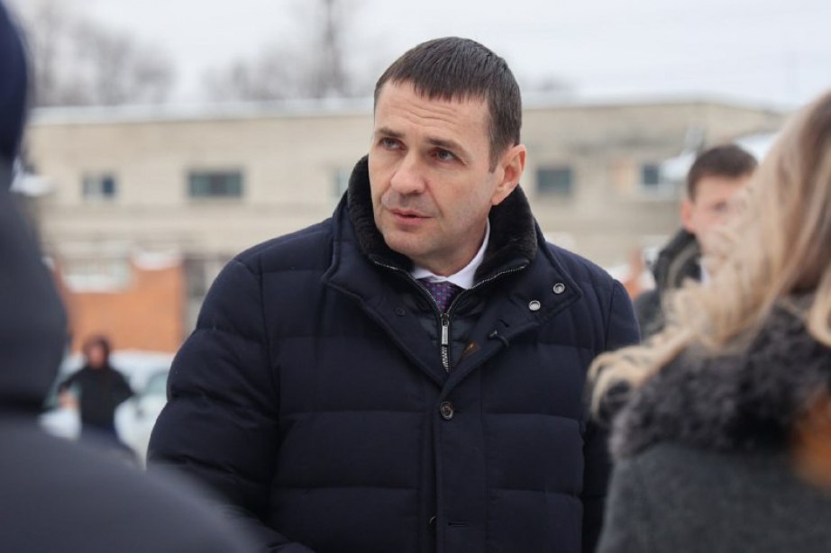 Дмитрий Демешин потребовал немедленно вывести простаивающие автобусы на межмуниципальные маршруты