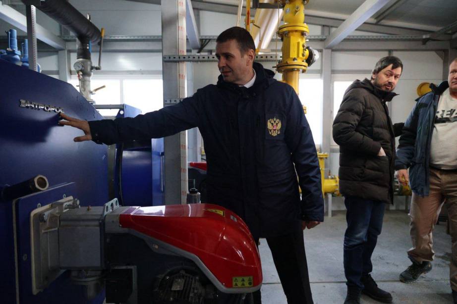 Губернатор Хабаровского края Дмитрий Демешин осмотрел сданный долгострой на ул. Салтыкова-Щедрина в Хабаровске Губернатор Хабаровского края Дмитрий Демешин осмотрел сданный долгострой на ул. Салтыкова-Щедрина в Хабаровске