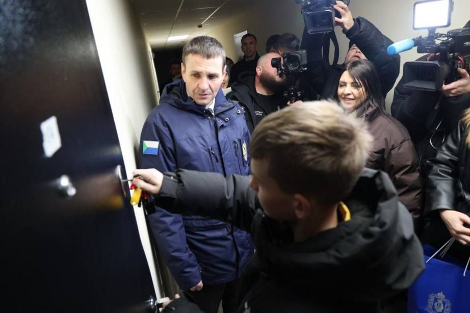 Губернатор Хабаровского края Дмитрий Демешин осмотрел сданный долгострой на ул. Салтыкова-Щедрина в Хабаровске