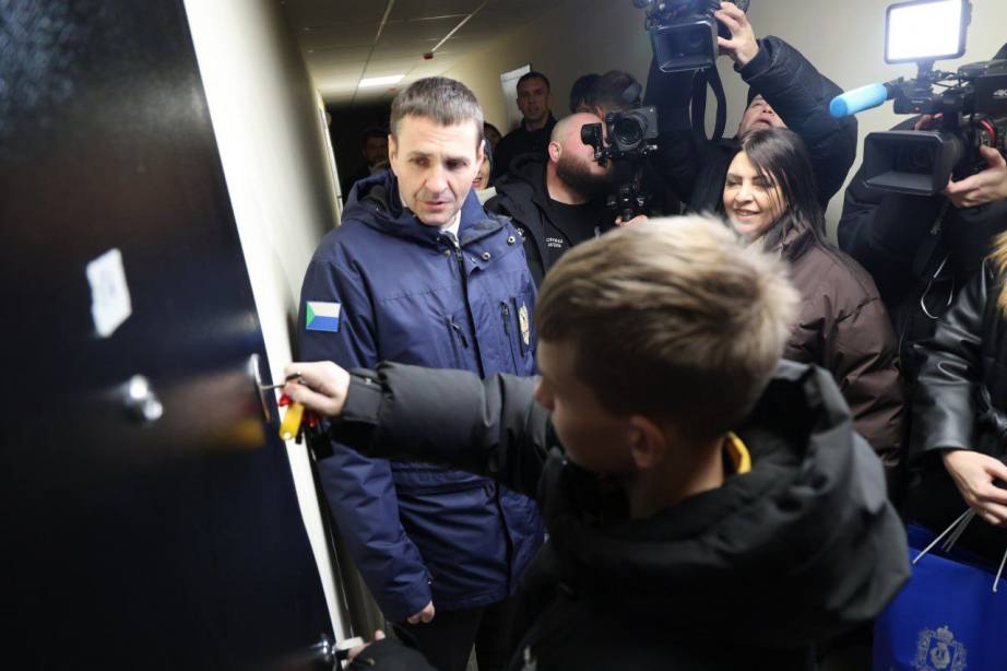 Губернатор Хабаровского края Дмитрий Демешин осмотрел сданный долгострой на ул. Салтыкова-Щедрина в Хабаровске