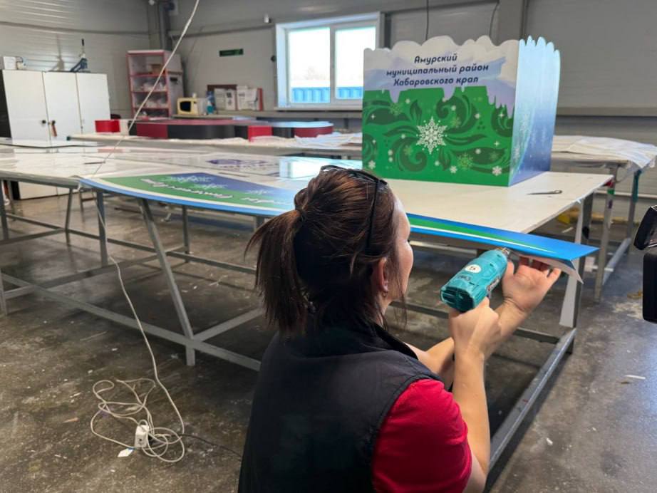 Главную площадь Хабаровска преображают к Новому году Главную площадь Хабаровска преображают к Новому году