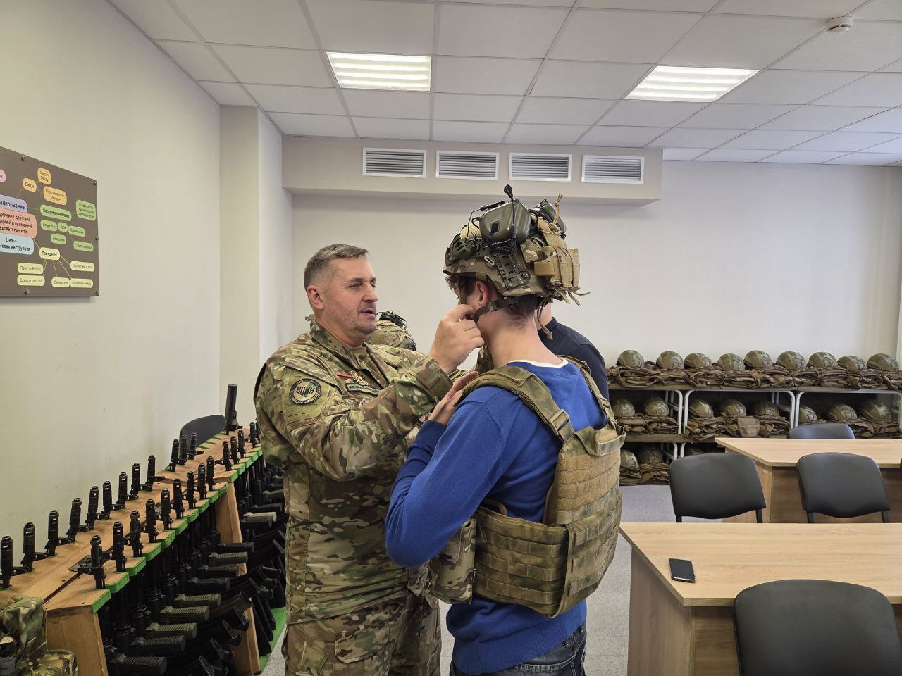 Хабаровские школьники сходили на экскурсию в Центр «ВОИН»