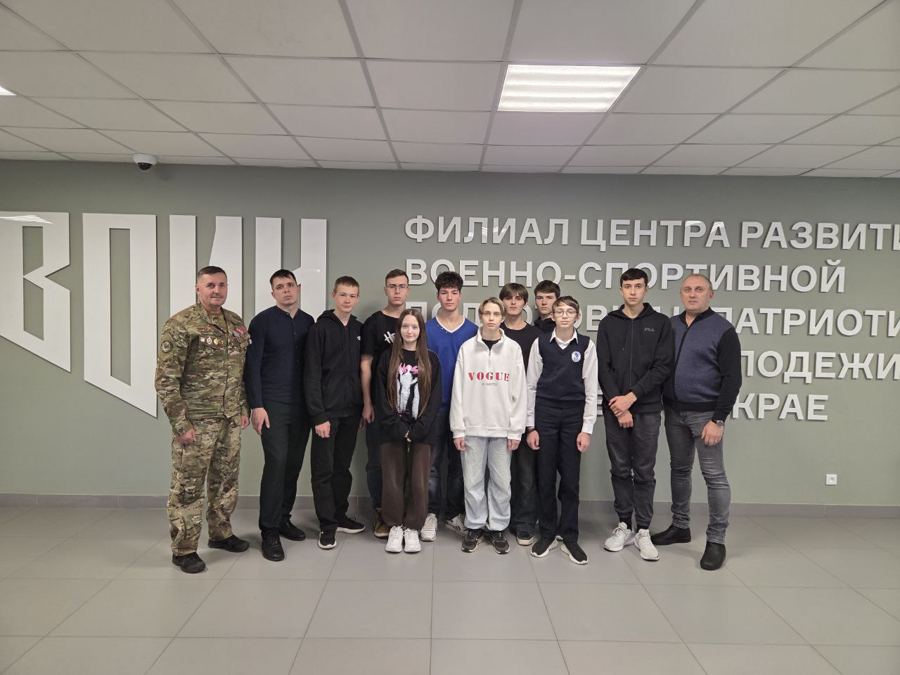 Хабаровские школьники сходили на экскурсию в Центр «ВОИН» Хабаровские школьники сходили на экскурсию в Центр «ВОИН»