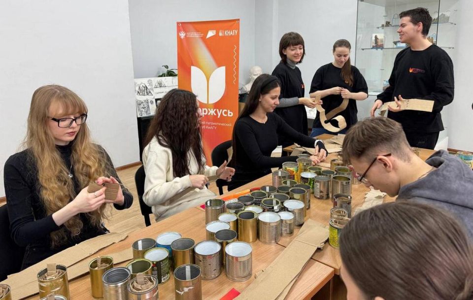 В Комсомольске-на-Амуре студенты изготовили окопные свечи для фронта