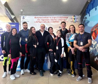 Хабаровчане завоевали полный комплект медалей на соревнованиях по парашютному спорту