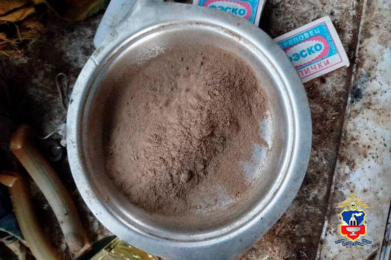 Житель Алтайского края задержан полицейскими за хранение свыше 4 кг наркотических средств из конопли Житель Алтайского края задержан полицейскими за хранение свыше 4 кг наркотических средств из конопли