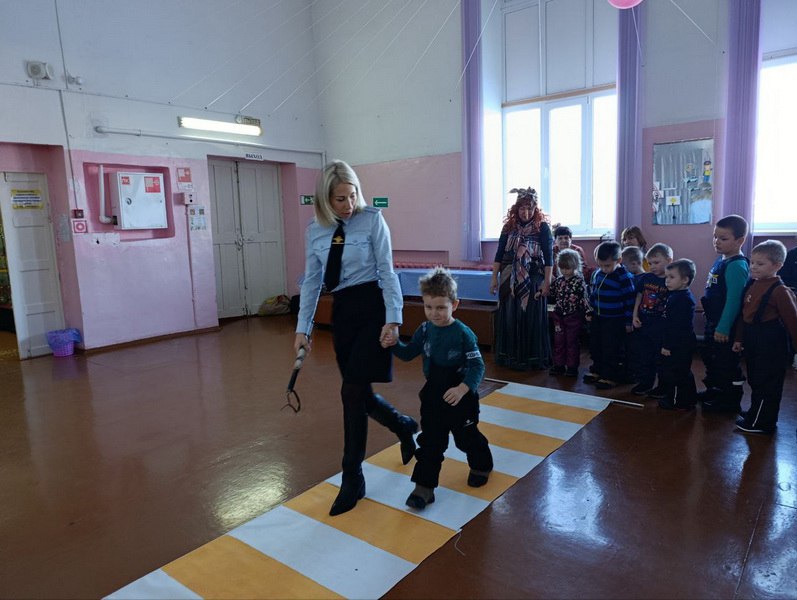 От дошкольников до студентов: Госавтоинспекция проводит профилактические мероприятия в районах От дошкольников до студентов: Госавтоинспекция проводит профилактические мероприятия в районах