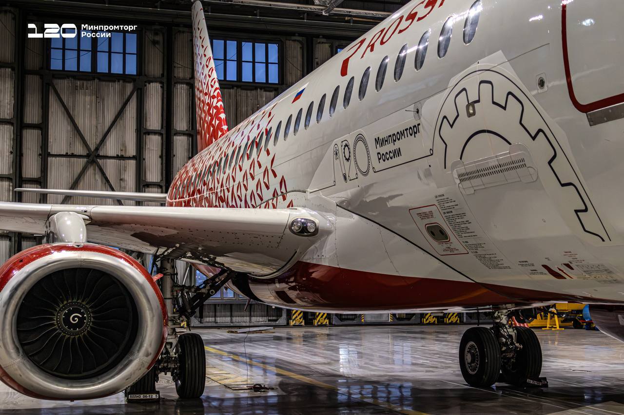 В честь 120-летия Министерства самолёт авиакомпании "Россия" получил праздничную ливрею! В честь 120-летия Министерства самолёт авиакомпании "Россия" получил праздничную ливрею!