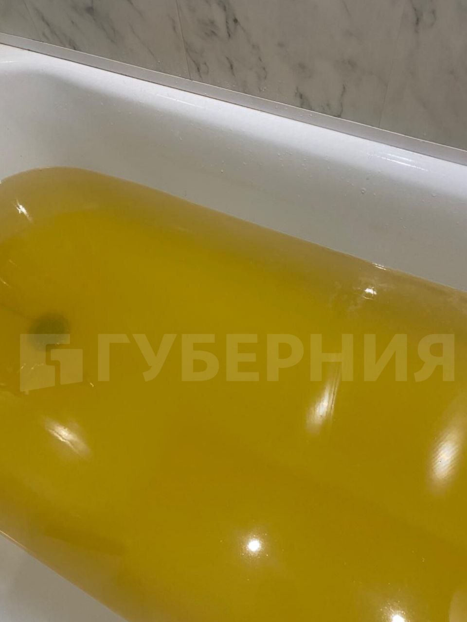 Желтый «лимонад» течет из крана у жителей поселка Березового Солнечного района Желтый «лимонад» течет из крана у жителей поселка Березового Солнечного района