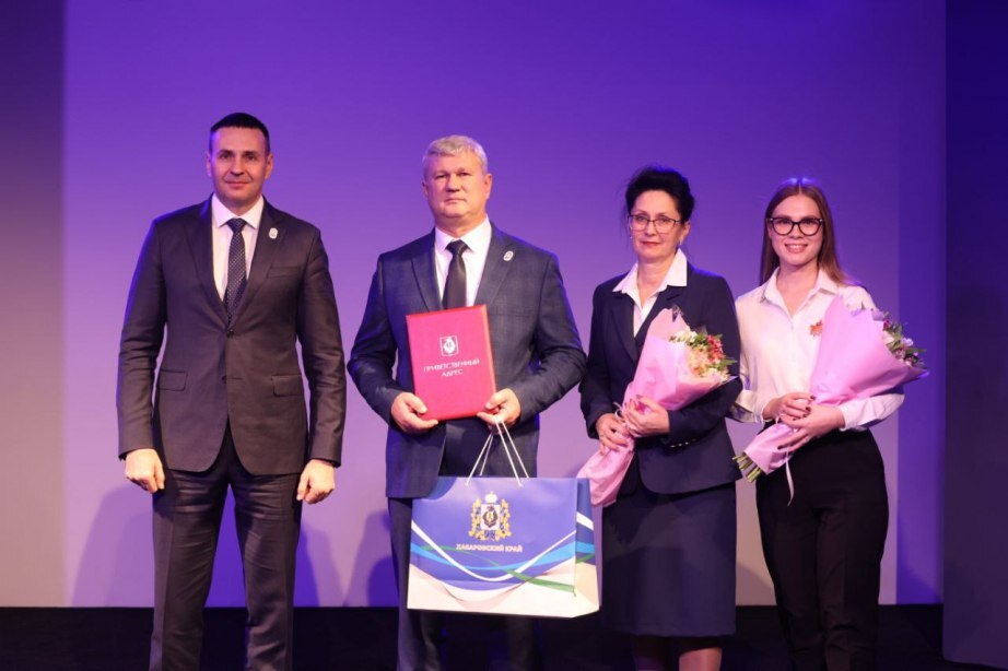 Дмитрий Демешин открыл выставку «Трудовые династии Хабаровского края» на ВДНХ Дмитрий Демешин открыл выставку «Трудовые династии Хабаровского края» на ВДНХ