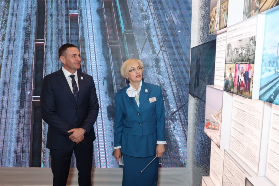 Дмитрий Демешин открыл выставку «Трудовые династии Хабаровского края» на ВДНХ Дмитрий Демешин открыл выставку «Трудовые династии Хабаровского края» на ВДНХ