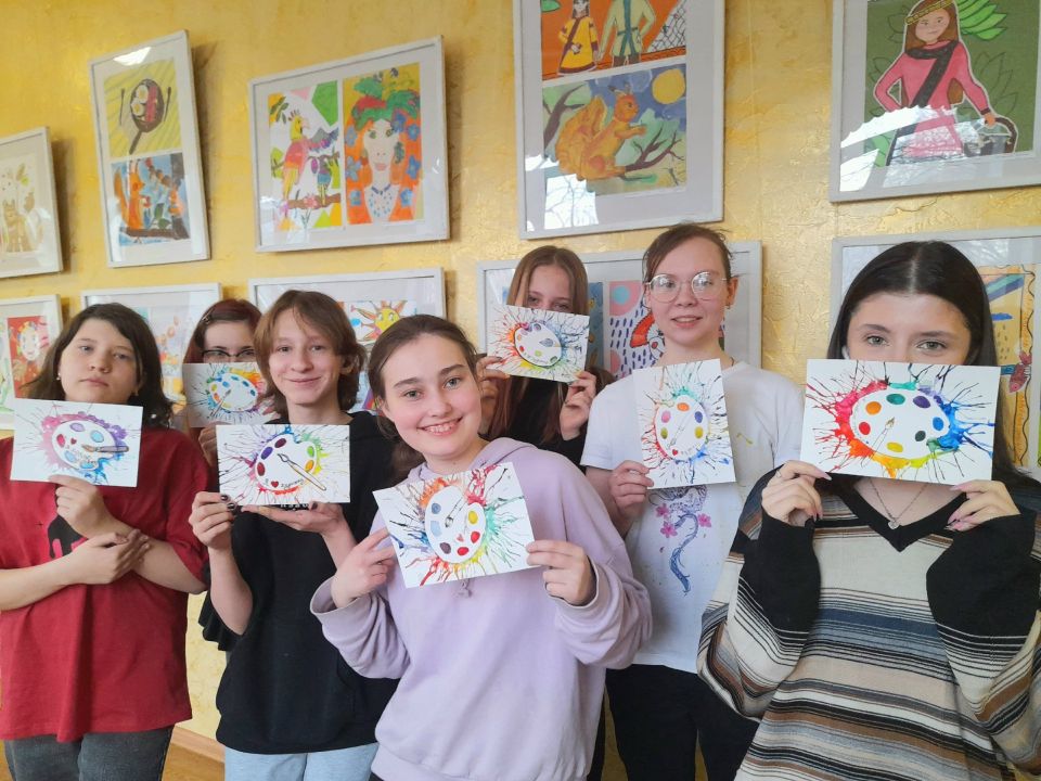 В краевом музее им. Н.И. Гродекова открылась первая выставка юных художников из Комсомольска-на-Амуре