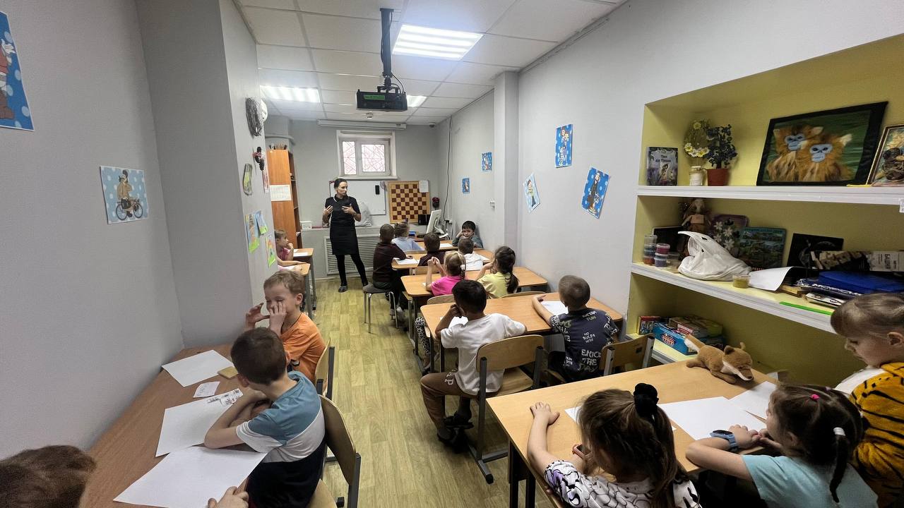 Сотрудники Госавтоинспекции города Хабаровска провели мастер-класс по изготовлению световозвращающих элементов с ребятами ДЮЦ «Импульс» Сотрудники Госавтоинспекции города Хабаровска провели мастер-класс по изготовлению световозвращающих элементов с ребятами ДЮЦ «Импульс»