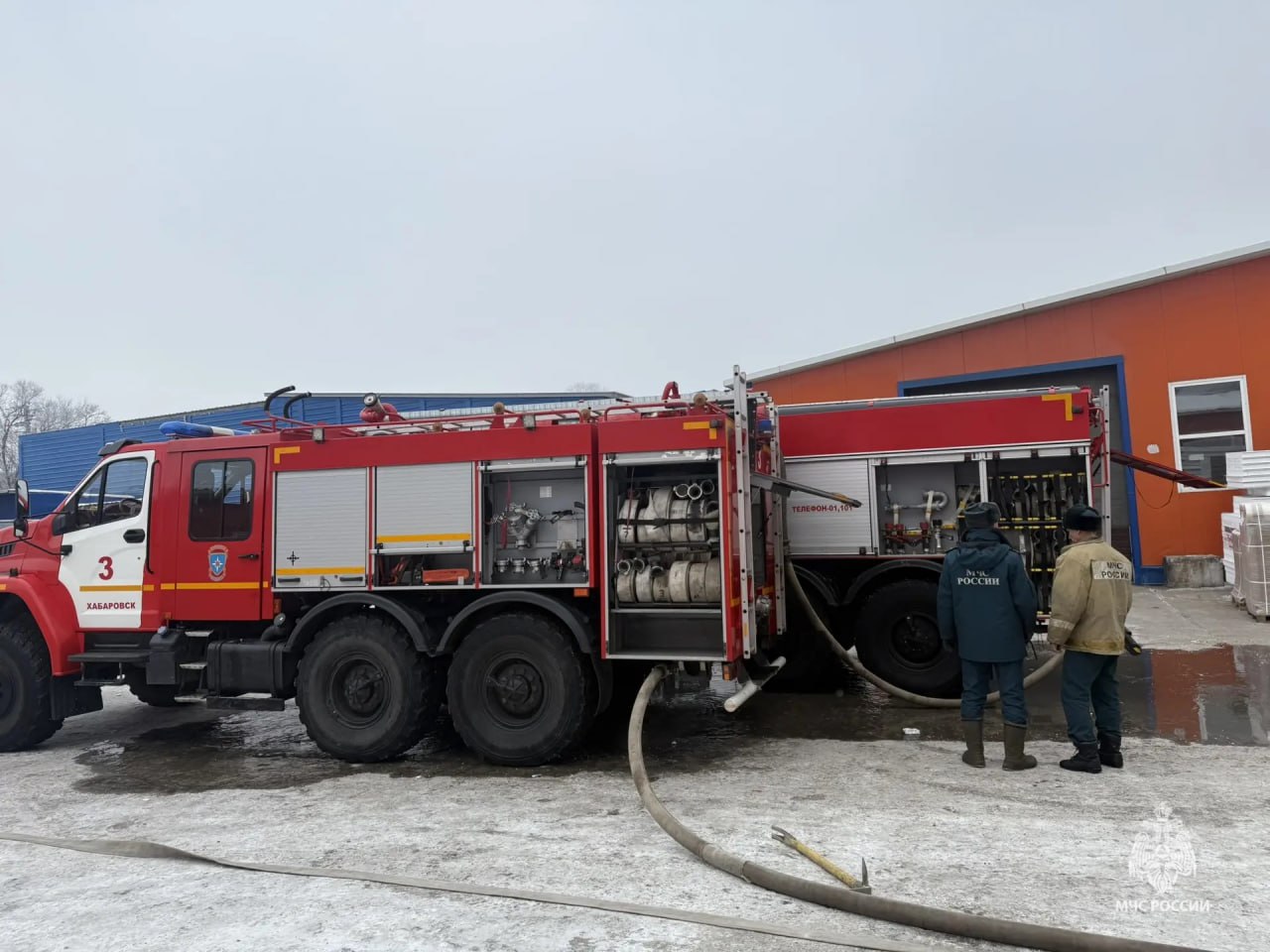 Пожарные ликвидируют возгорание в коммерческом здании на улице Кирпичной Пожарные ликвидируют возгорание в коммерческом здании на улице Кирпичной