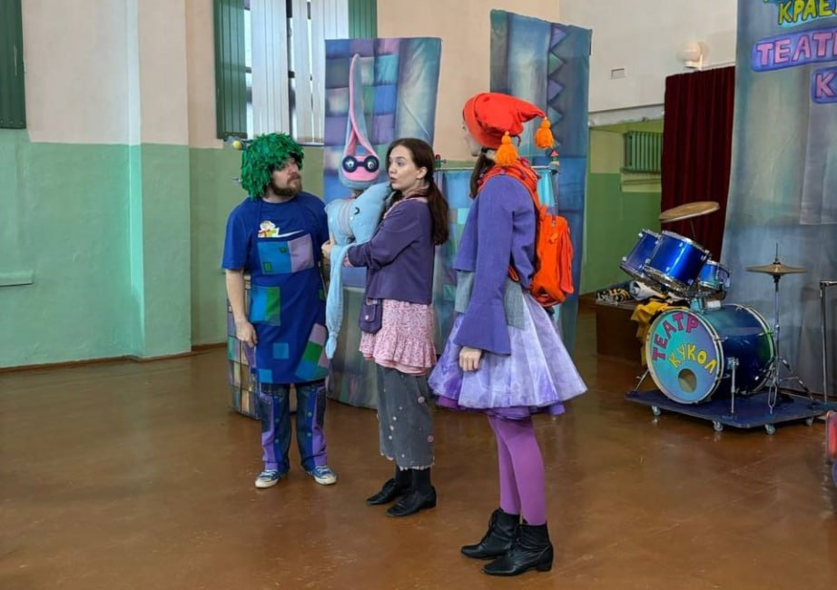 Хабаровский театр кукол дал благотворительный спектакль для семей военнослужащих Хабаровский театр кукол дал благотворительный спектакль для семей военнослужащих