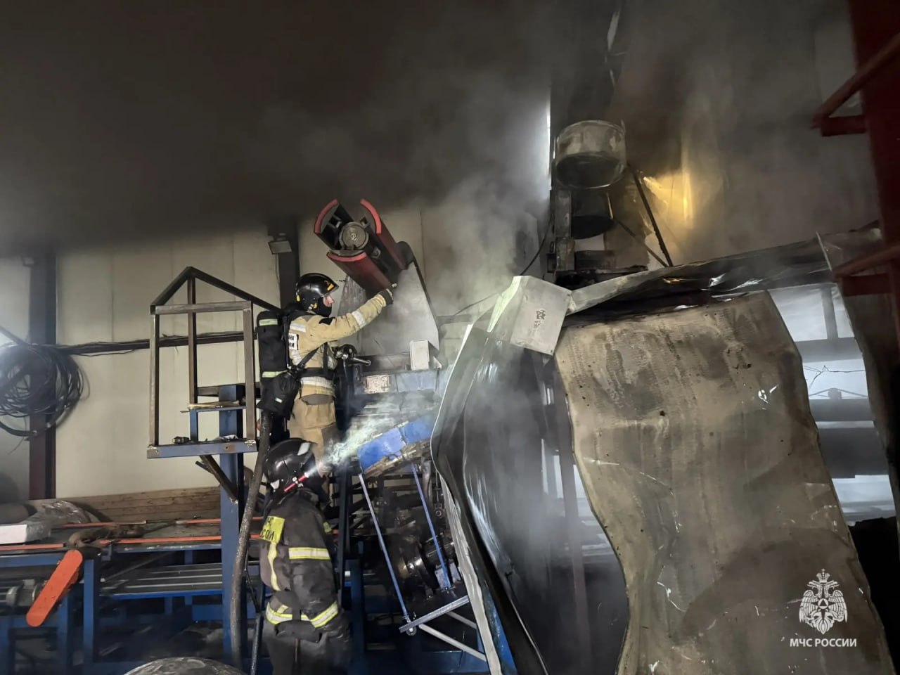 Пожарные подразделения работают на возгорании на улице Кирпичной в Хабаровске Пожарные подразделения работают на возгорании на улице Кирпичной в Хабаровске