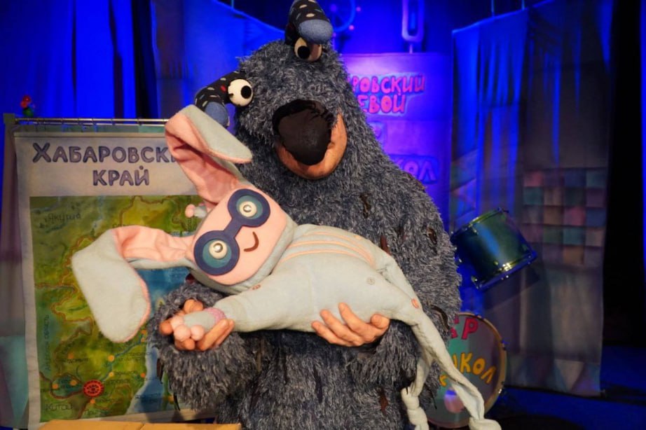 Хабаровский театр кукол дал благотворительный спектакль для семей военнослужащих Хабаровский театр кукол дал благотворительный спектакль для семей военнослужащих