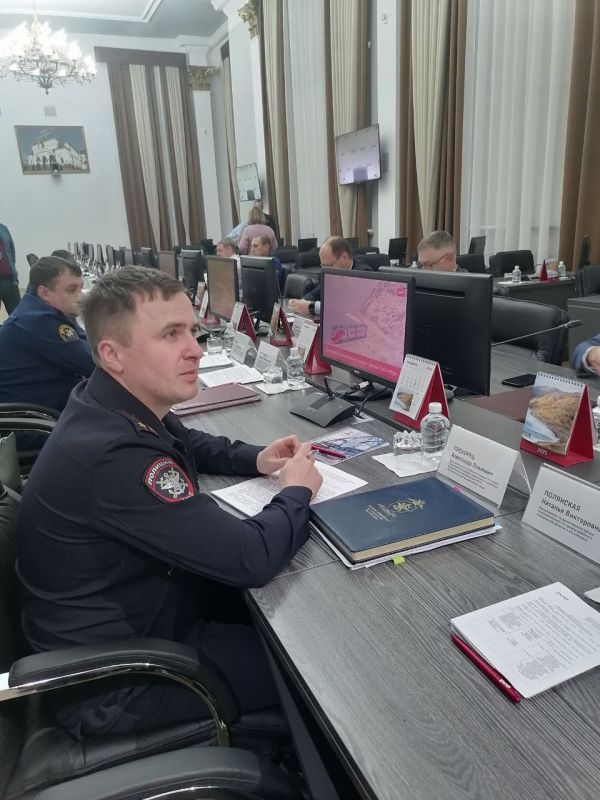 В Хабаровске сотрудники транспортной полиции приняли участие в межведомственной комиссии по предупреждению травмирования граждан