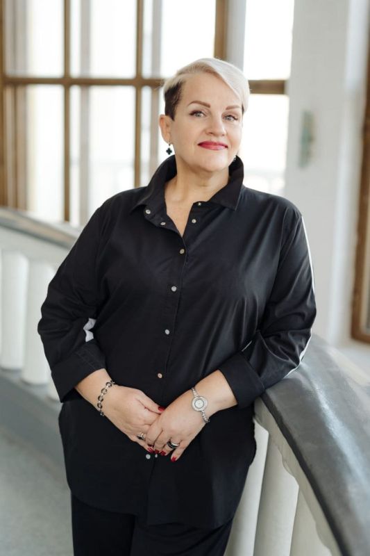 Сегодня свой День рождения празднует депутат Хабаровской городской Думы ЛОБАНОВА ЕЛЕНА ВАЛЕНТИНОВНА