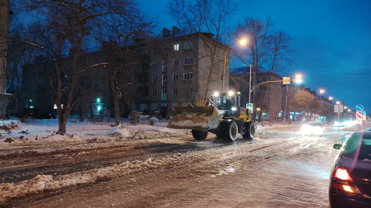 Коммунальную аварию на улице Сидоренко в Комсомольске устраняли всю ночь Коммунальную аварию на улице Сидоренко в Комсомольске устраняли всю ночь