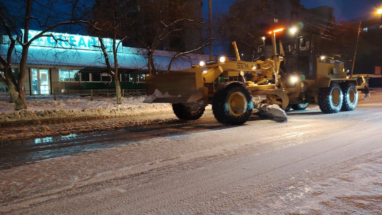 Коммунальную аварию на улице Сидоренко в Комсомольске устраняли всю ночь Коммунальную аварию на улице Сидоренко в Комсомольске устраняли всю ночь