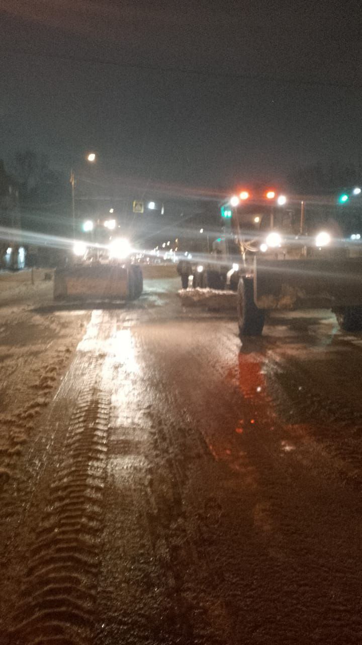 Коммунальную аварию на улице Сидоренко в Комсомольске устраняли всю ночь Коммунальную аварию на улице Сидоренко в Комсомольске устраняли всю ночь