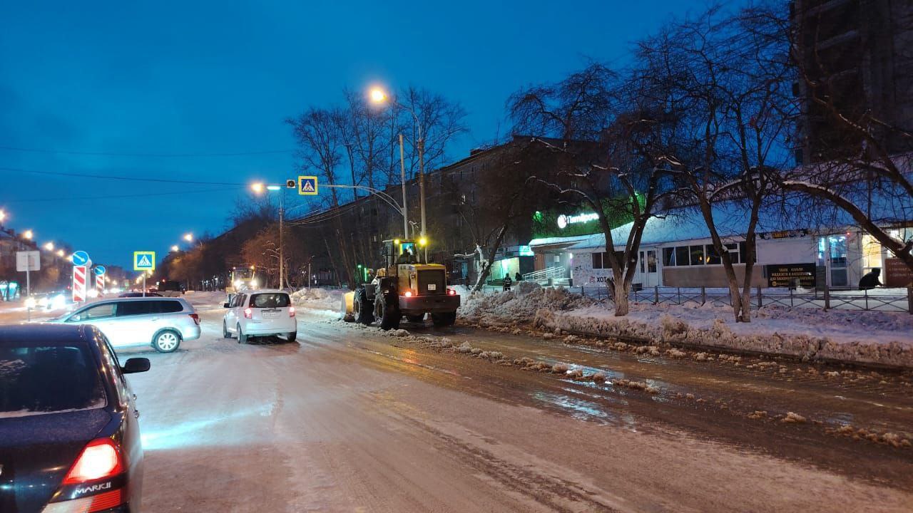 Коммунальную аварию на улице Сидоренко в Комсомольске устраняли всю ночь Коммунальную аварию на улице Сидоренко в Комсомольске устраняли всю ночь