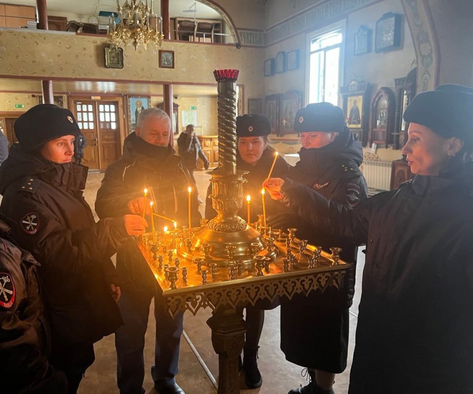 В Хабаровске сотрудники транспортной полиции и представители Общественного совета приняли участие в совместном молебне