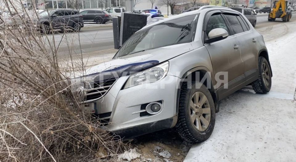 Попал в ДТП в свой день рождения: водитель «Фольксвагена» столкнулся с «Ниссаном» на улице Демьяна Бедного В четверг утром на улице Демьяна Бедного в свой день рождения попал в довольно серьезное ДТП 39-летний обладатель...
