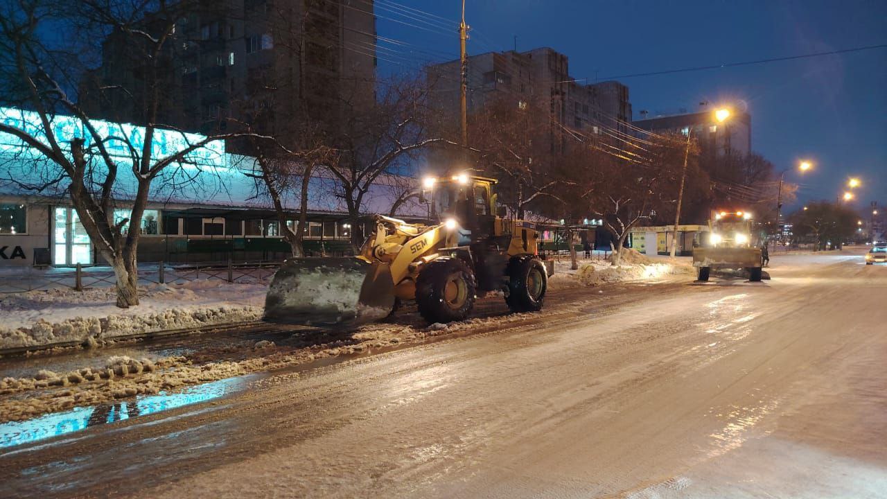 Коммунальную аварию на улице Сидоренко в Комсомольске устраняли всю ночь Коммунальную аварию на улице Сидоренко в Комсомольске устраняли всю ночь