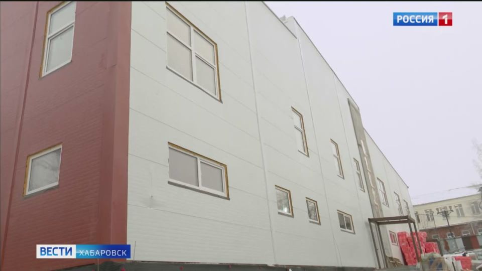 Реконструкция спортивно-досугового центра в Хабаровске идёт по нацпроекту «Инфраструктура для жизни»