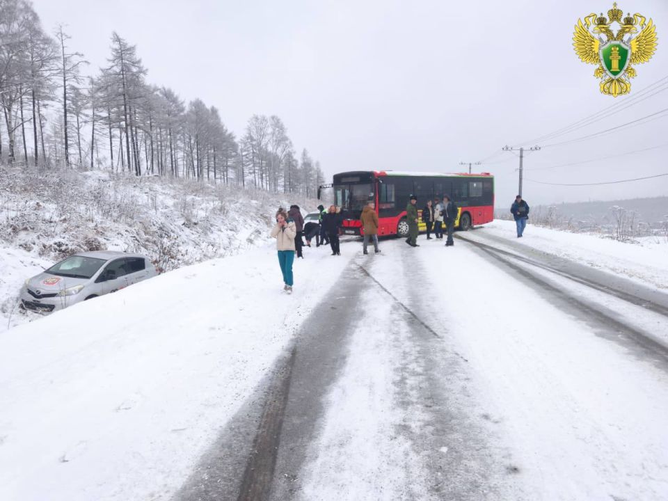 В Ванинском районе прокуратура проводит проверку в связи с ДТП с участием пассажирского автобуса