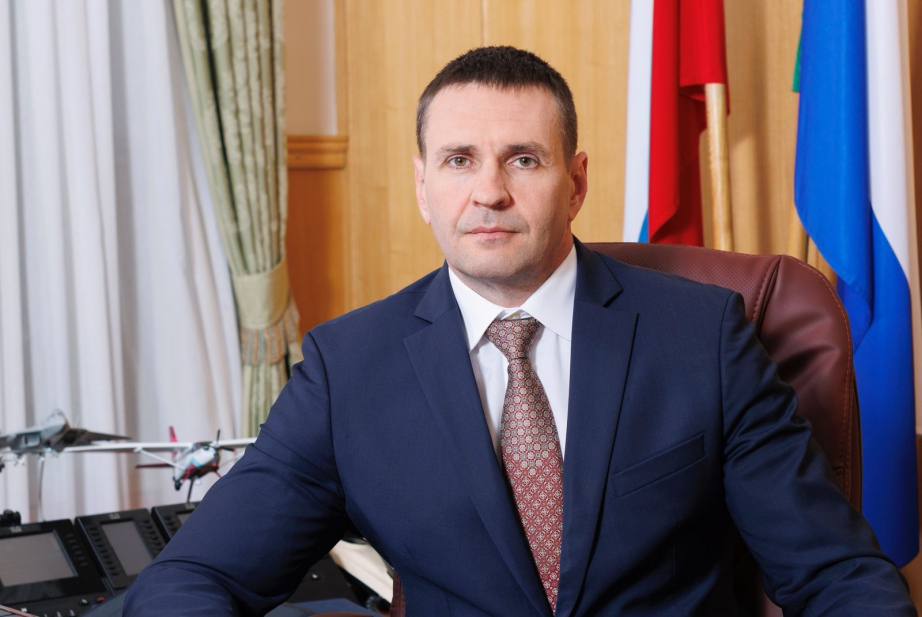 Дмитрий Демешин поздравил жительниц Хабаровского края с Днём матери