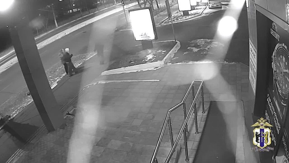 В городе Юности молодой человек повредил рекламный щит и добровольно обратился в полицию