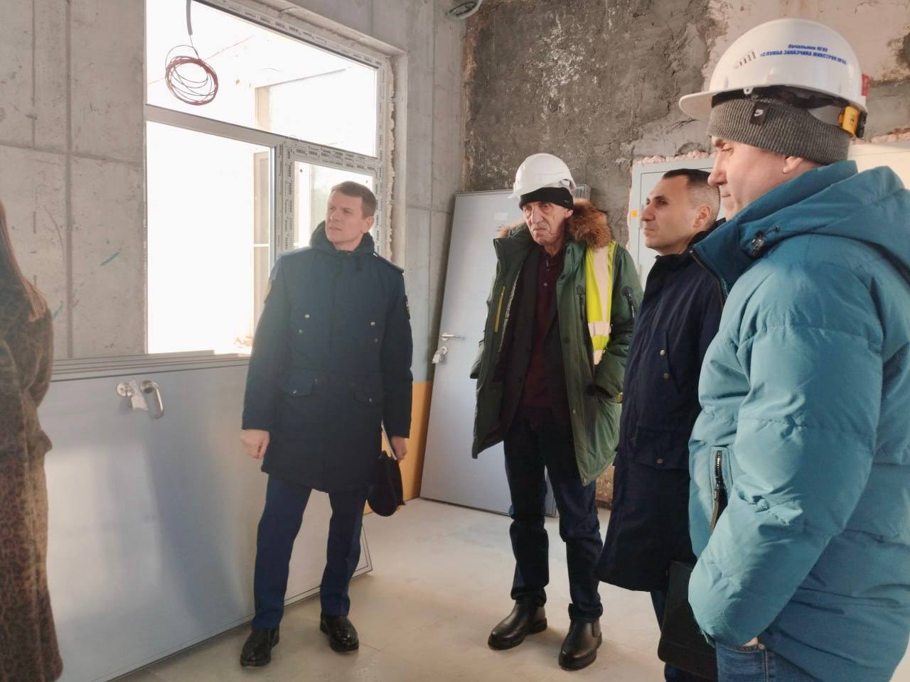 Прокурор Хабаровского края Виталий Степанов в рамках рабочей поездки в Вяземский район проверил строительство социально значимых объектов, реализуемых в рамках национальных проектов Прокурор Хабаровского края Виталий Степанов в рамках рабочей поездки в Вяземский район проверил строительство социально значимых объектов, реализуемых в рамках национальных проектов