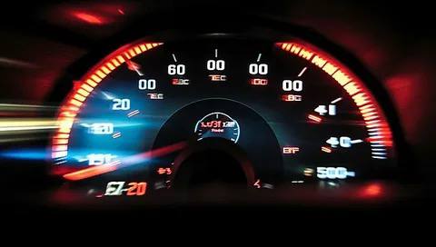 Соблюдение дистанции и бокового интервала – это одни из самых важных составляющих безопасности дорожного движения Соблюдение дистанции и бокового интервала – это одни из самых важных составляющих безопасности дорожного движения