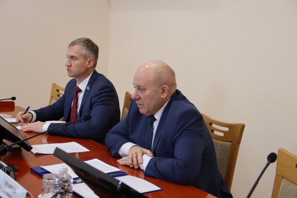 Сергей Кравчук: На аппаратном совещании дал поручение главам районов – усилить контроль за уборкой от снега и наледи, своих прилегающих территорий предприятиями и организациями!