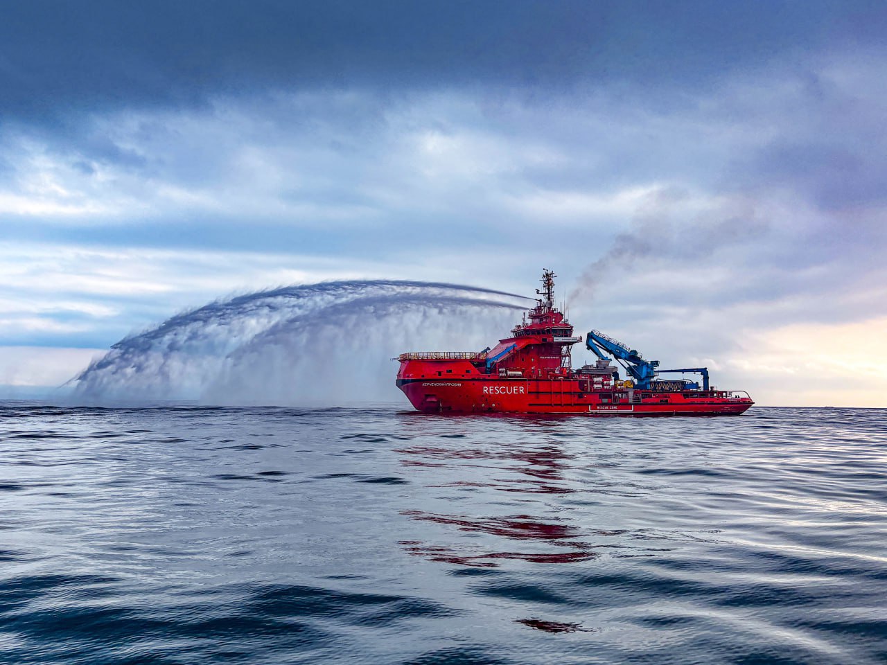 Многофункциональное судно-спасатель проекта MPSV 06 «Керченский пролив», построенное на Амурском судостроительном заводе, продолжает ходовые испытания