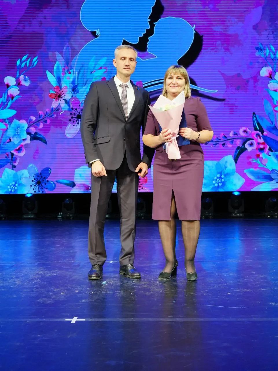 Торжество в честь Дня матери прошло в Городском дворце культуры Торжество в честь Дня матери прошло в Городском дворце культуры