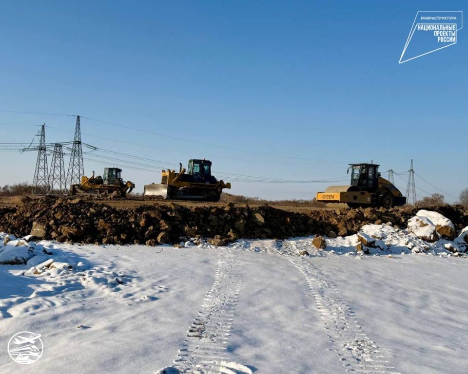 Стройку на Большом Уссурийском осмотрели участники программы «Герои Vостока»