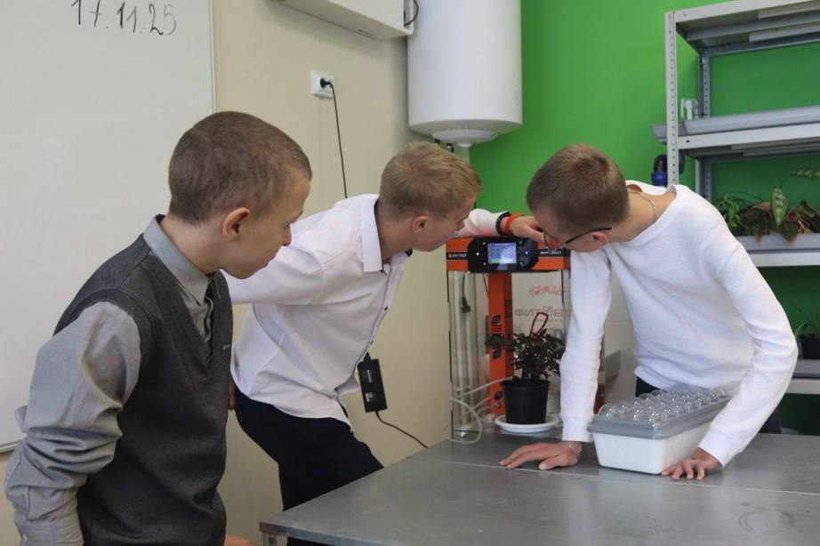 Воспитанники краевой школы-интерната № 9 обучаются теперь в современных условиях Воспитанники краевой школы-интерната № 9 обучаются теперь в современных условиях