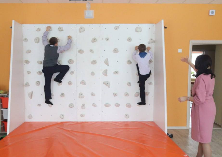 Воспитанники краевой школы-интерната № 9 обучаются теперь в современных условиях Воспитанники краевой школы-интерната № 9 обучаются теперь в современных условиях