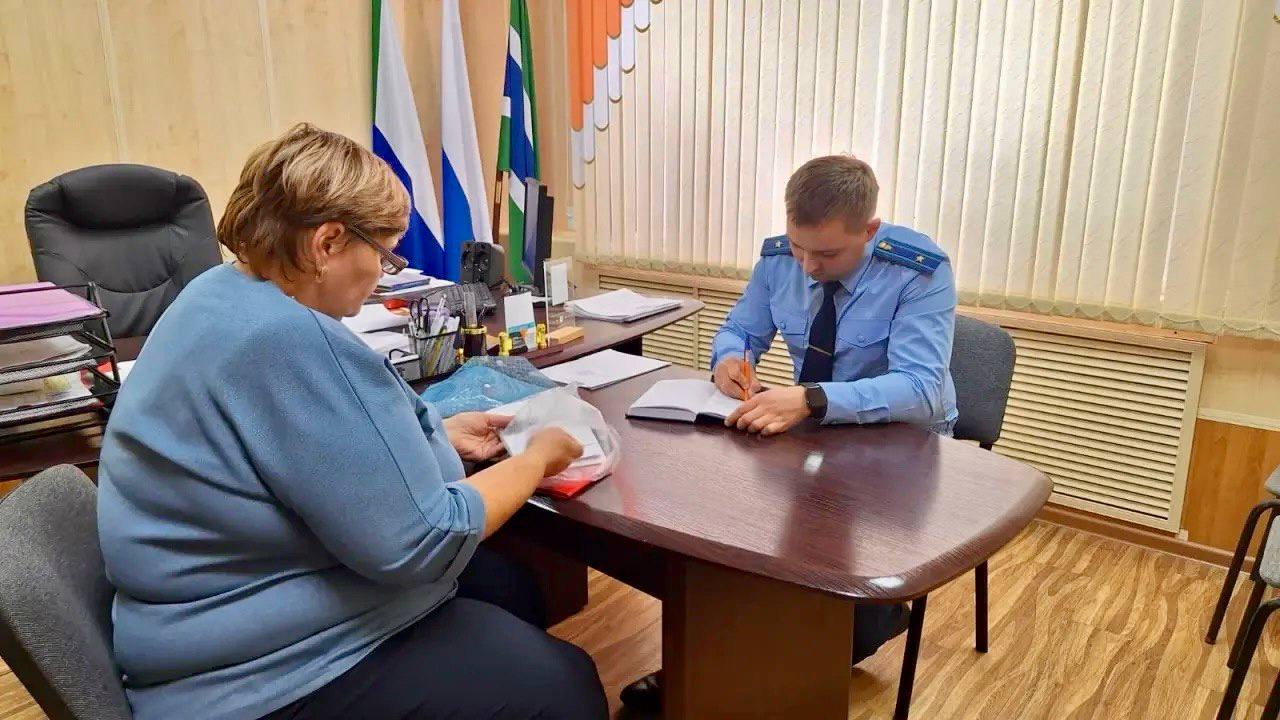 В преддверии Международного дня инвалидов прокуроры провели встречи с гражданами с ограниченными возможностями здоровья