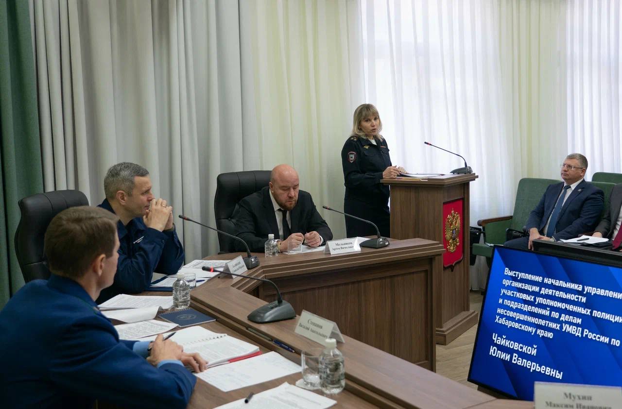 Сегодня под председательством прокурора Хабаровского края Виталия Степанова состоялось заседание координационного совещания руководителей правоохранительных органов региона Сегодня под председательством прокурора Хабаровского края Виталия Степанова состоялось заседание координационного совещания руководителей правоохранительных органов региона