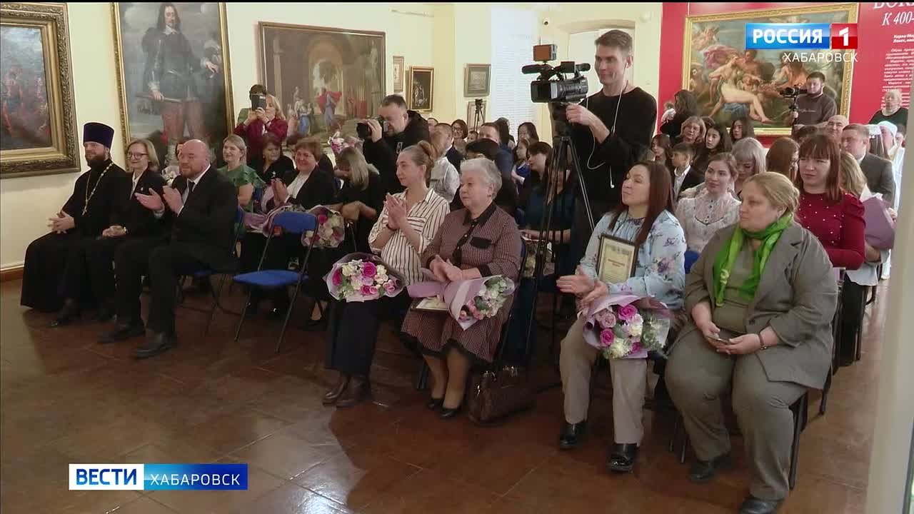 «Вы показываете силу русской женщины»: Дмитрий Демешин провёл торжественный приём в честь Дня матери