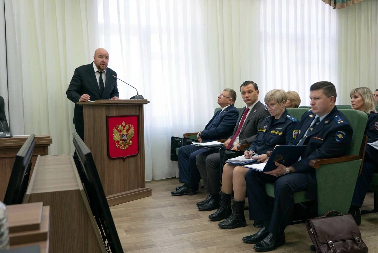 Сегодня под председательством прокурора Хабаровского края Виталия Степанова состоялось заседание координационного совещания руководителей правоохранительных органов региона Сегодня под председательством прокурора Хабаровского края Виталия Степанова состоялось заседание координационного совещания руководителей правоохранительных органов региона