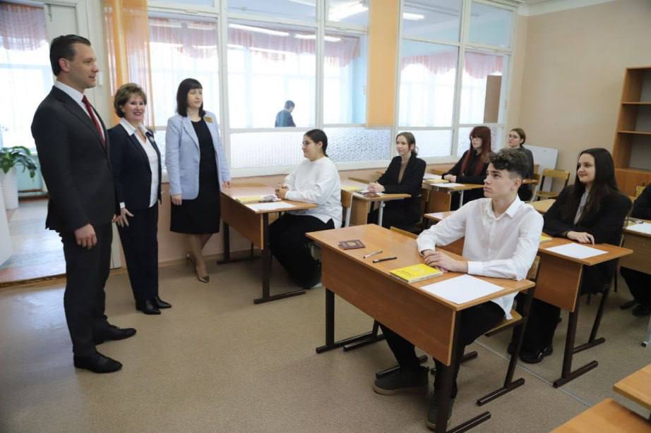 Итоговое сочинение и изложение написали выпускники Хабаровского края Итоговое сочинение и изложение написали выпускники Хабаровского края