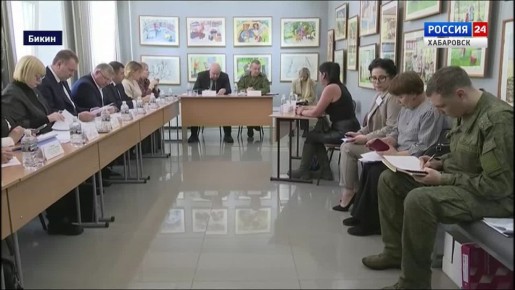 «Наша задача – поставить вас на ноги»: вице-губернатор вручил награды бойцам СВО в госпитале Бикина