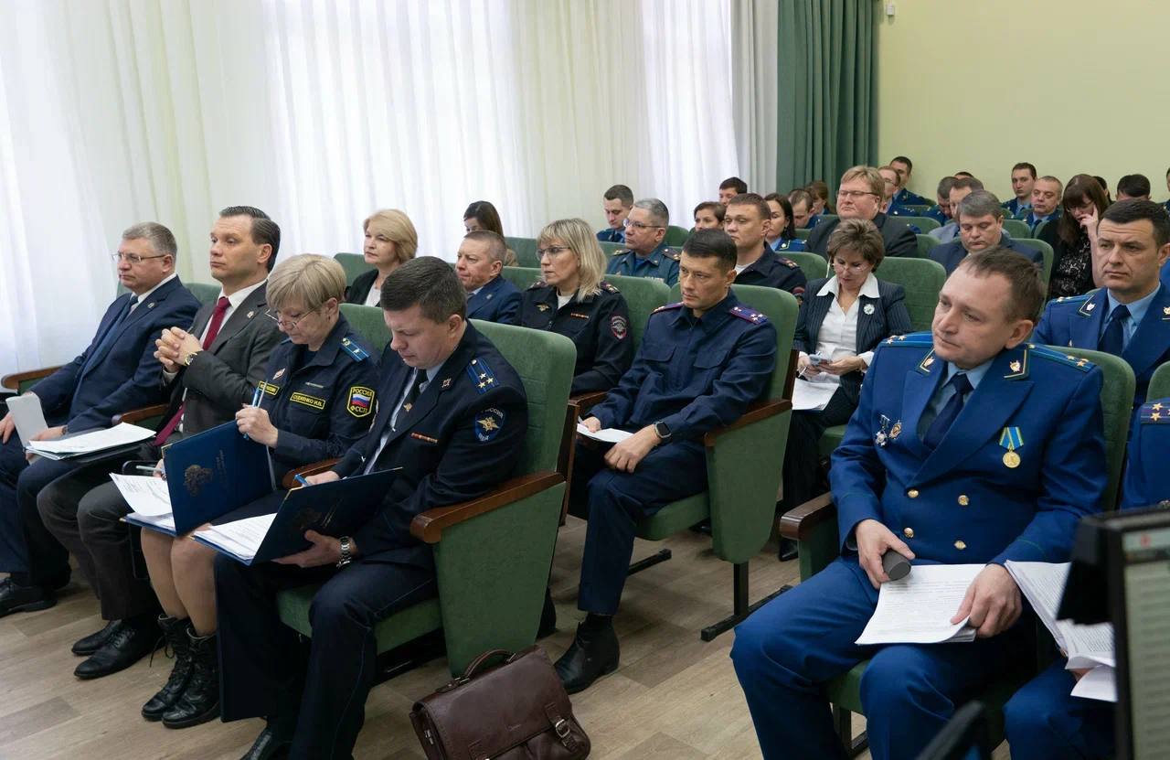 Сегодня под председательством прокурора Хабаровского края Виталия Степанова состоялось заседание координационного совещания руководителей правоохранительных органов региона Сегодня под председательством прокурора Хабаровского края Виталия Степанова состоялось заседание координационного совещания руководителей правоохранительных органов региона